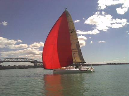 Ran Tan II closing on the finish